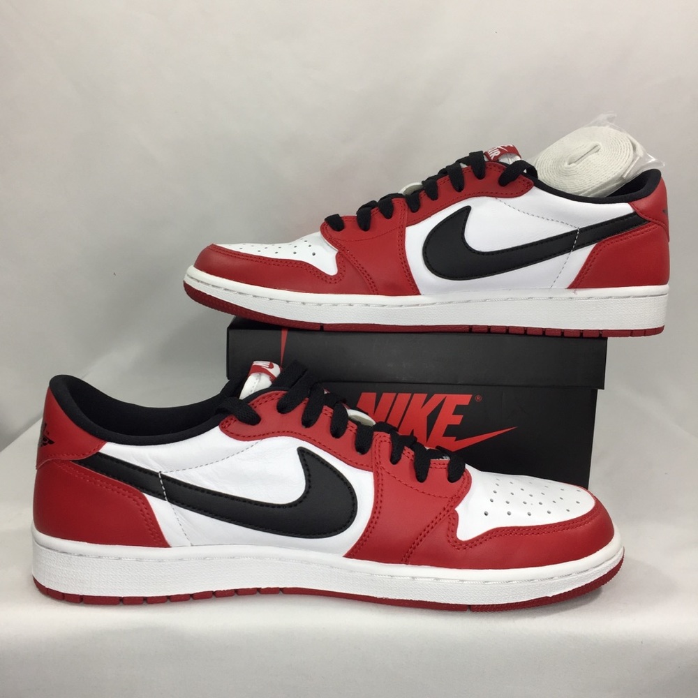 SOLD***Air Jordan 1 Retro Chicago (2016) - Picture 2 of 7